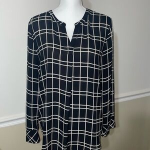 Banana Republic Black and White Block Design Blouse, Long Sleeve, Lightweight